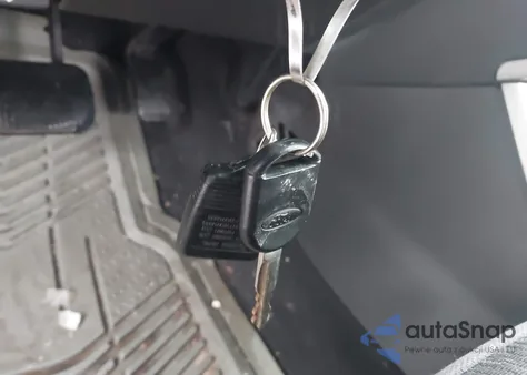 2010 Ford Focus Se z USA, uszkodzony, nr VIN 1FAHP3FN2AW107865